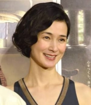 安田成美さん髪型③:アレンジヘアで、イメージチェンジ